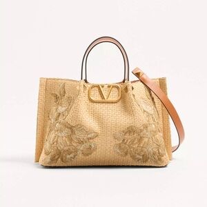 🗺️Valentino Garavani🗺️ Medium Shopping Tote in Raffia with Floral Embroidery